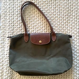 Longchamp Medium Olive Green Le Pliage
